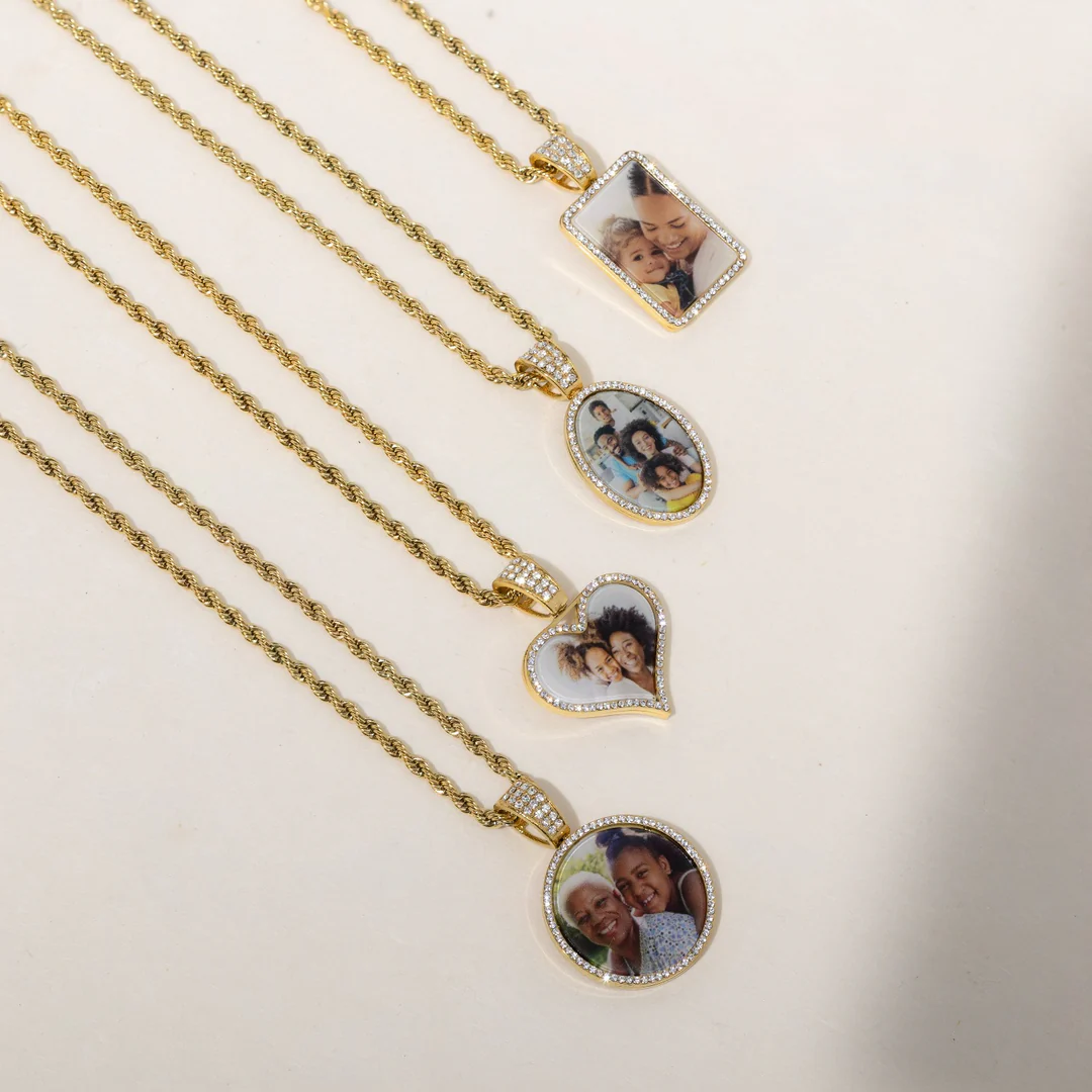 18K Gold Photo Pendant Necklace Detail